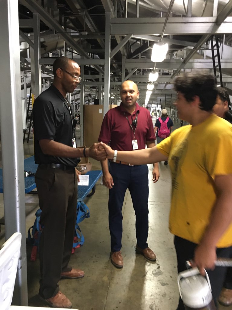 day_lions's tweet photo. #LionsRoar #SafetyFirst #HydrationIsLife #UPSService #LoadStandNation #CubeLifeMatters #HotFlashFriday #DaySortShenanigans Full Time Sups meeting everyone at the door with and smile and something cold to get the day started right. https://t.co/2Za9VCejEu