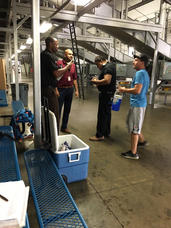 day_lions's tweet photo. #LionsRoar #SafetyFirst #HydrationIsLife #UPSService #LoadStandNation #CubeLifeMatters #HotFlashFriday #DaySortShenanigans Full Time Sups meeting everyone at the door with and smile and something cold to get the day started right. https://t.co/2Za9VCejEu