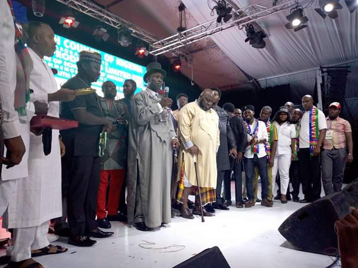 BugumaK's tweet photo. BUGUMA KALABARI

The Ediabali 1 of Niger Delta, Alhaji Mujahid Asari Dokubo, receives award as a Nigerian that distinguished himself in the struggle to give the youths a voice.
The number one Nigerian youth leader, Amb Sukubo Saraigbe Sukubo grew under the tutlage of this hero. https://t.co/Eym4K1nfUS