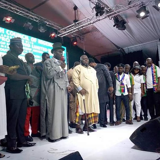 BugumaK's tweet photo. BUGUMA KALABARI

The Ediabali 1 of Niger Delta, Alhaji Mujahid Asari Dokubo, receives award as a Nigerian that distinguished himself in the struggle to give the youths a voice.
The number one Nigerian youth leader, Amb Sukubo Saraigbe Sukubo grew under the tutlage of this hero. https://t.co/Eym4K1nfUS