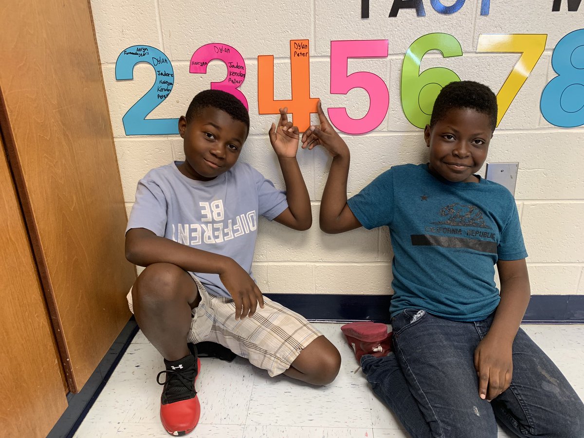 itutor_tots's tweet photo. Signing Day! Congrats to my students @FayetteNorth who passed their 2βs, 3βs, and 4βs facts. #3rdGradeLeaders #ProudTeacher #FactMasters https://t.co/GKNYDsredE
