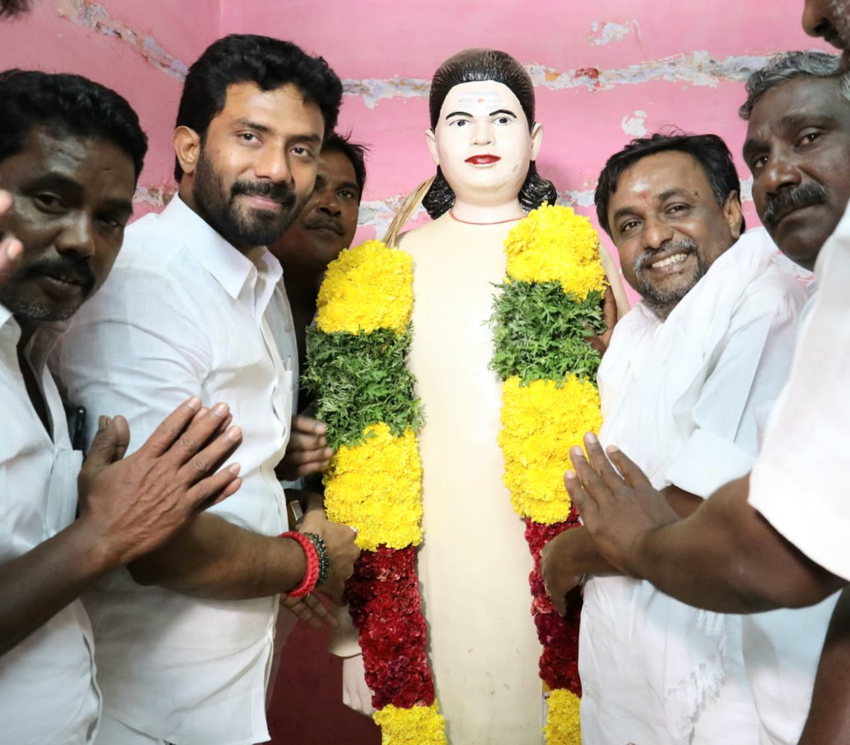 spmselvakumar's tweet photo. மற்றும் கழக நிர்வாகிகள், தொண்டர்கள், கூட்டணிக் கட்சி நிர்வாகிகள் தொண்டர்கள் பெருந்திரளாக கலந்து கொண்டு சிறப்பித்தனர்.
#AIADMK #AMMA #OPS #EPS #OPR #TheniMP #YoungstersInspirationOPR #உங்களுடன்நான் #TPCD #VisionTheni #OPRaveendranthaKumar #PuthiyaVidiyalOPR https://t.co/6G1LJJcqos