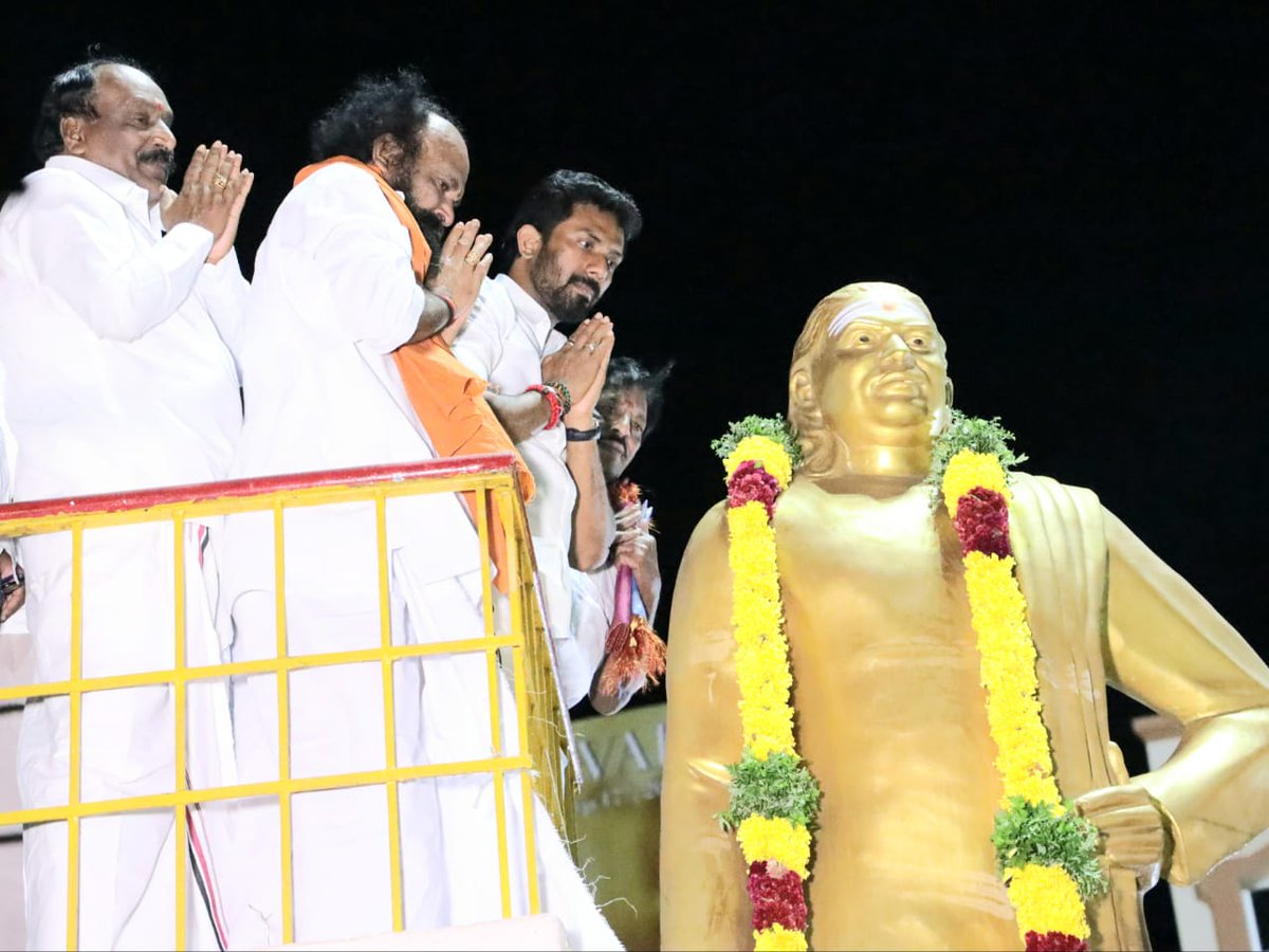 spmselvakumar's tweet photo. மற்றும் கழக நிர்வாகிகள், தொண்டர்கள், கூட்டணிக் கட்சி நிர்வாகிகள் தொண்டர்கள் பெருந்திரளாக கலந்து கொண்டு சிறப்பித்தனர்.
#AIADMK #AMMA #OPS #EPS #OPR #TheniMP #YoungstersInspirationOPR #உங்களுடன்நான் #TPCD #VisionTheni #OPRaveendranthaKumar #PuthiyaVidiyalOPR https://t.co/6G1LJJcqos
