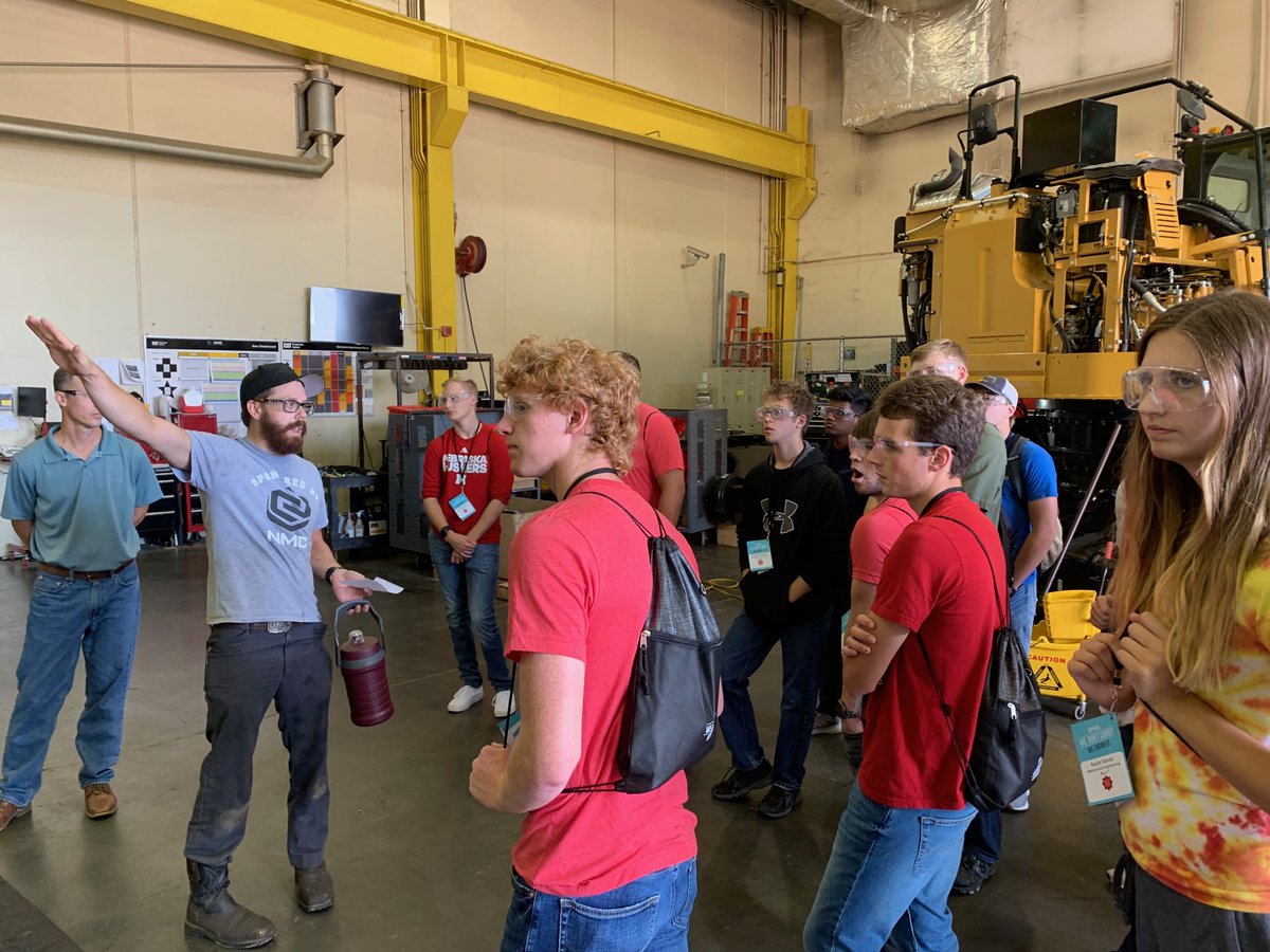 NebEngineering's tweet photo. Nebraska Manufacturing Company (NMC) hosts 3 dozen first-year #NebEngineering freshmen for E-Day. NMC has been open in Omaha area since 1938 and designs and assembles parts for CAT. #NUBE2019 #WeDontCoast #WeEngineer @OmahaChamber https://t.co/scOsjX2iPm