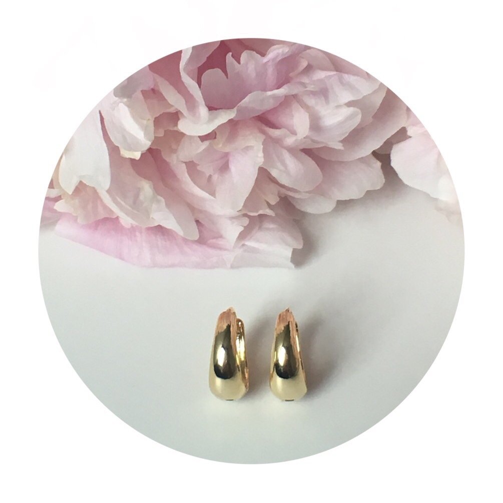 Magpie_Jewels's tweet photo. Gio: the ultimate graduated hoop for those days when you want your earrings to do all the talking 🌺

Gio Bold Graduated Hoops £14

https://t.co/nMGaunuWAc https://t.co/djkLrtxTLz