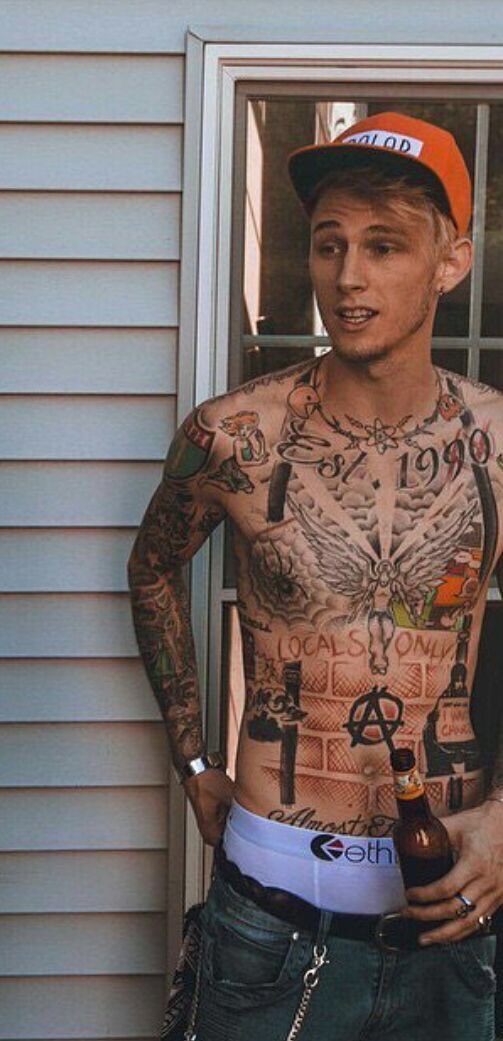 michaeladyer26's tweet photo. Roll on Monday finally get to see @machinegunkelly Live in Glasgow with the besto @jojolisle 🔥🔥❤️❤️😈😈 https://t.co/R4PEAIEYzF