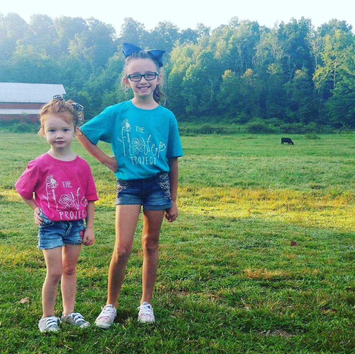 FlowerProject18's tweet image. Just look at these tiny Flower Project models! They make my heart melt 💜 We are delivering shirts all this week! Send us your modeling pictures 💁🏼‍♀️ 

#TheFlowerProject #Flowers #CustomJewelry #FlowerArt #ShopLocal #FuneralFlowers #Kindness #Thoughtfulness #Gratitude #Thankful