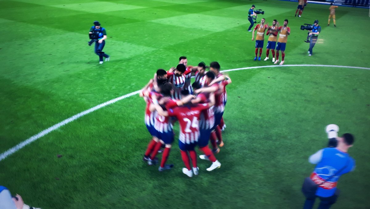 BolaDORevista's tweet photo. YA TENEMOS GANADOR DE LA CHAMPIONS LEAGUE
FELICDADES AL @AtleticoUnifut POR SU PRIMERA CHAMPIONS
Y MUCHAS GRACIAS AL @Barca_Unifut POR LA GRAN FINAL QUE NOS HA OFRECIDO
EL JUGADOR MAS DESTACADO DE LA FINAL FUE BUSQUETS MIENTRAS ALEX TELLES FUE EL JUGADOR DEL ATLETICO DESTACADO https://t.co/BZf1GzJMSa