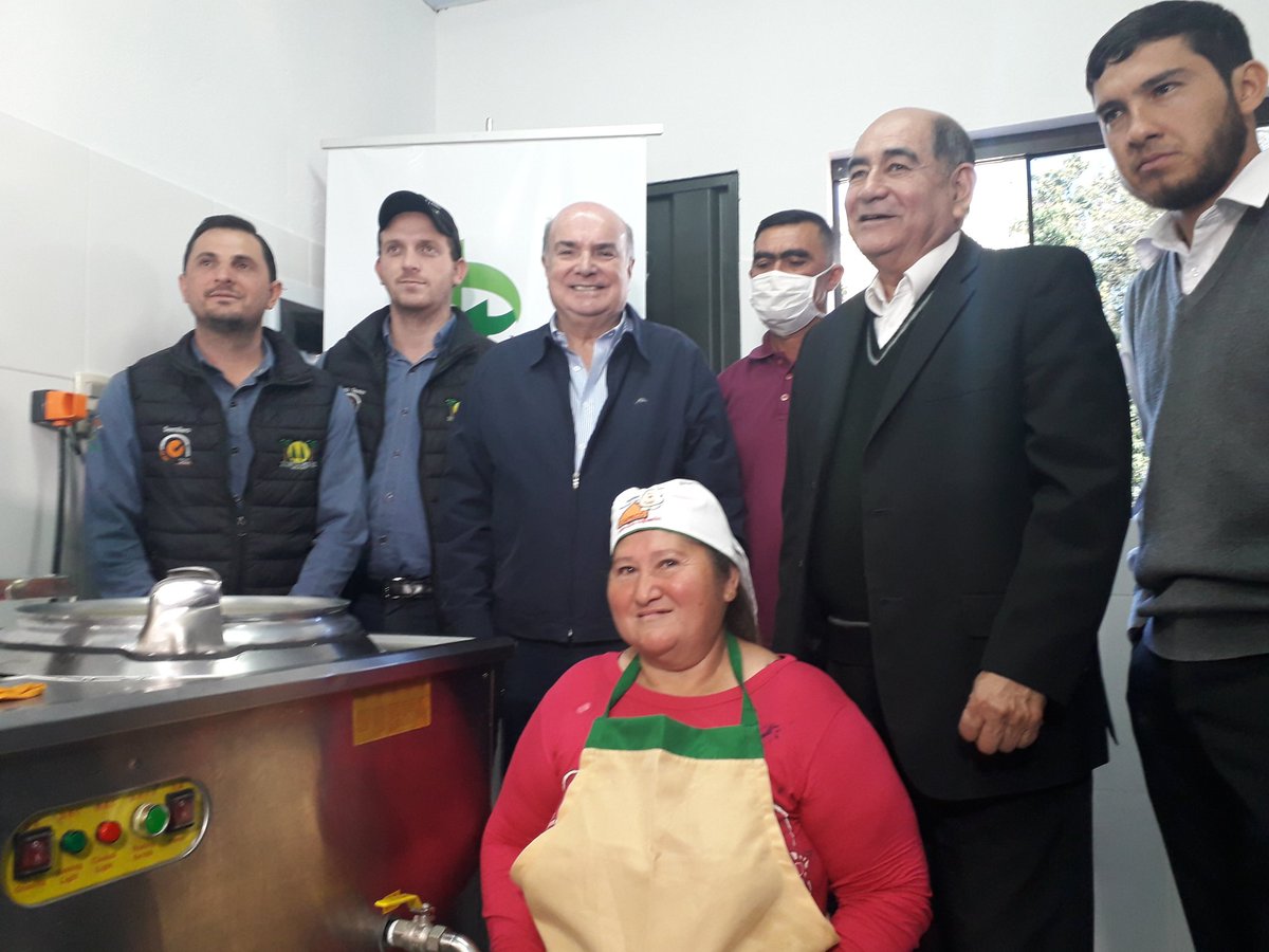 capecopy's tweet photo. Habilitamos nuestro 8° centro de distribución de leche y bagazo de soja en la fecha, mediante una alianza entre #Capeco y #Coopeduc. Este local, ubicado en el patio del Oratorio de San José esposo de la ciudad de Caazapá, procesará diariamente 250 litros de leche para satisfacer https://t.co/TtwRj2dHT3