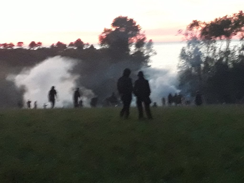 Antifaxismoa's tweet photo. Asalto al campamento de #Urruña 
Lanzamiento de gases 

#G7Biarritz #G7Ez #G7Akatu #NoG7 #StopG7
#G7Non #G7No #BlockG7 #G7Miarritze
#G7Blokatu #G7EzInon #Matxinada
#AldeHemendik #GoraHerria #EuskalHerriaAskatu https://t.co/F5LnAMrSbD