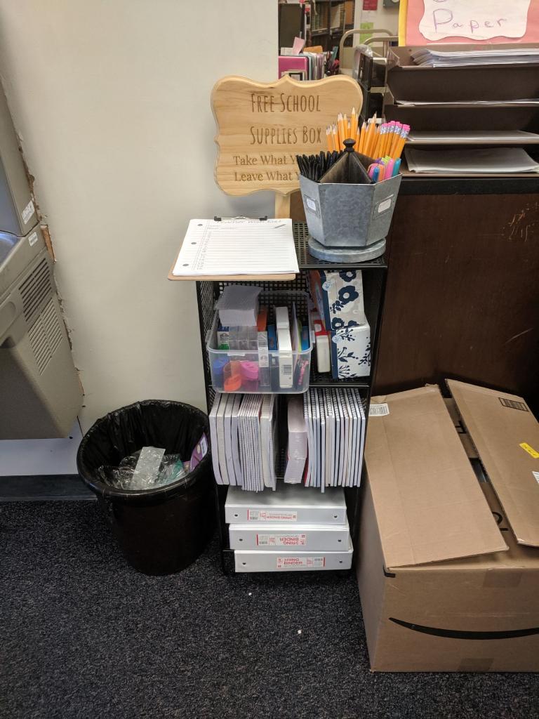 MartinSimone9's tweet photo. Many families can’t afford to buy school supplies for their kids and teachers pay out of pocket for what they need in their classroom. This is my small project to help! Start one in your school or in your community! #HelpTheTeachers #FreeSchoolSuppliesBox #SmallActsOfKindness https://t.co/B0hQ2hdZV4