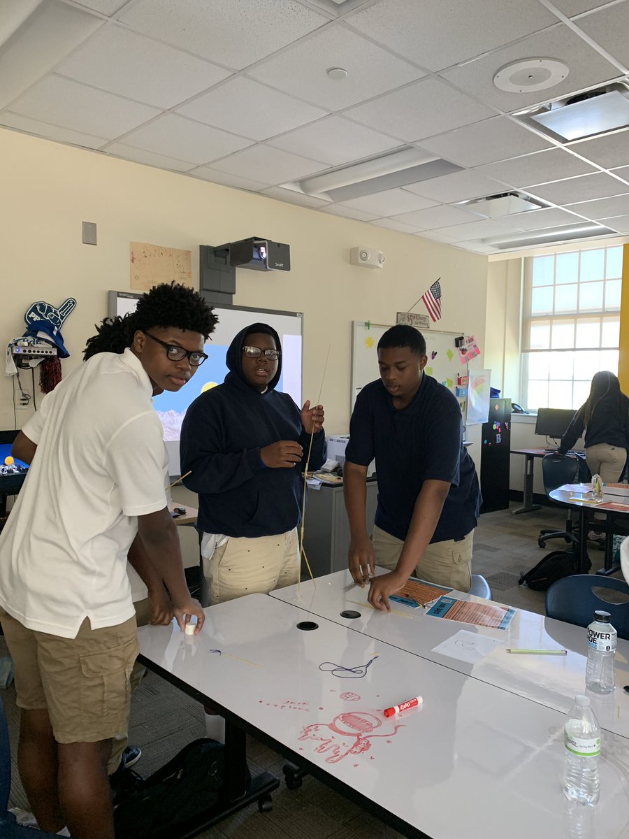 MsBoulineau's tweet photo. Week 1 done or let’s say 1/2 week done! Marshmallow Challenge! #gamified #newbie #ccsmsroom243 #xplap https://t.co/28dJoPSbUA