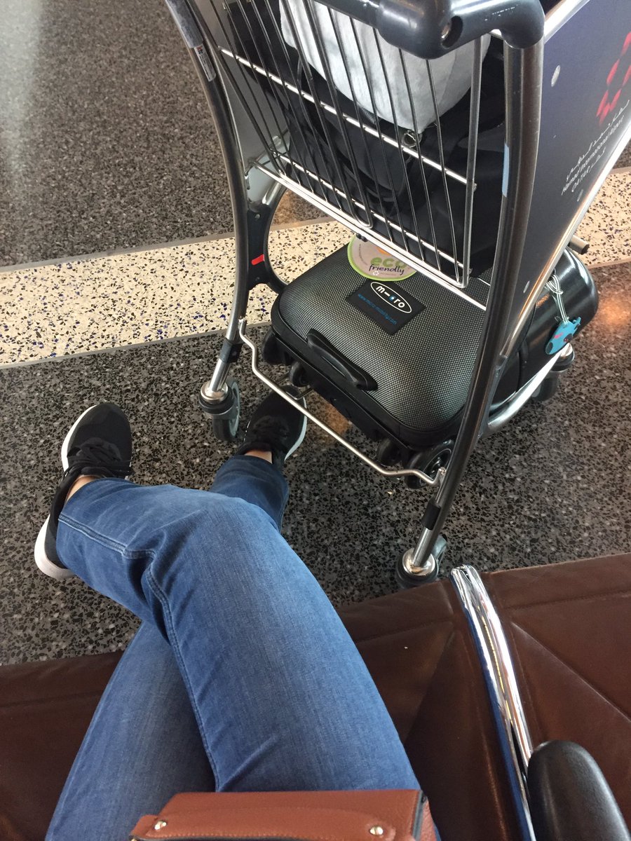 fehrdows's tweet photo. Finally home! Total travelling time from London-Doha-KL = 28 hours. Flight delayed for 5 hours + 2 hours transit. It’s 3:50 am Malaysian time now. Let’s fight the jet lag 😅 #tosleepornottosleep https://t.co/9cOwxbrh3L