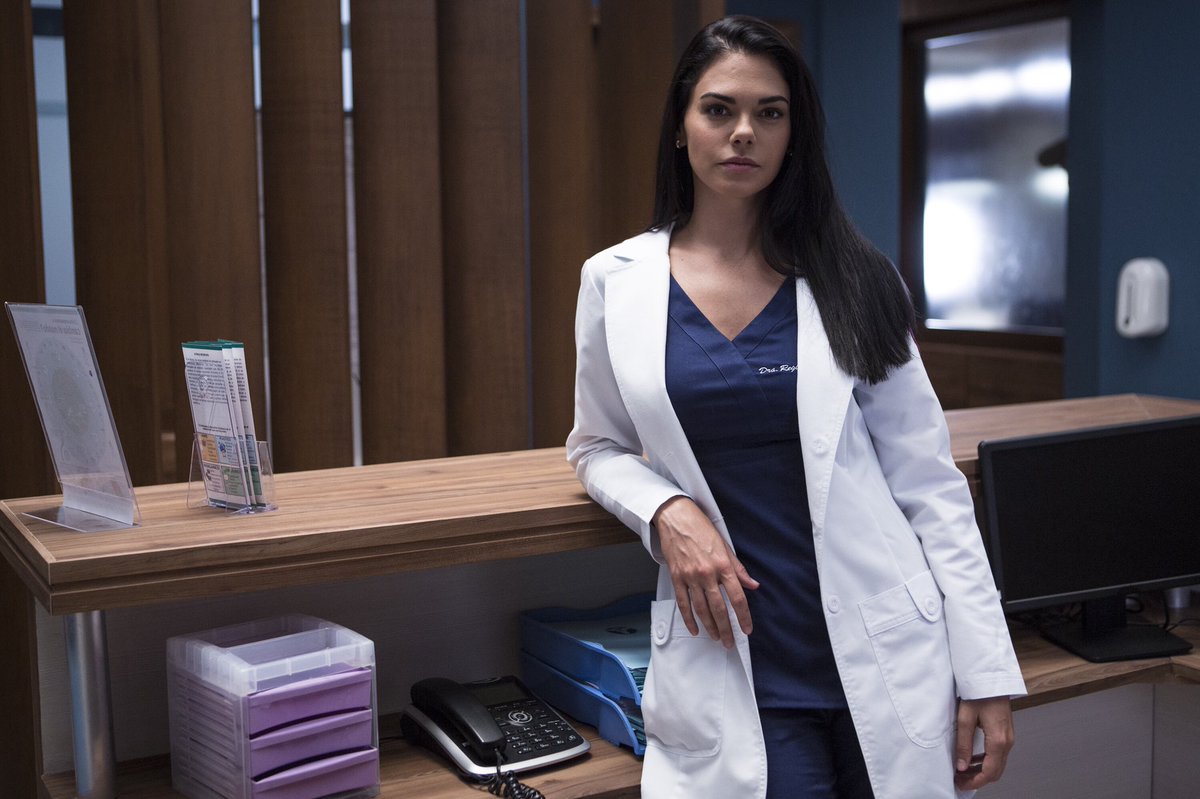 Inician las grabaciones de #Médicos y en exclusiva te mostramos las primeras imágenes de <a href="/liviabritoof/">Livia Brito Pestana💖</a> como “Regina” en la nueva producción de <a href="/elgueromex/">jose alberto castro</a> 👩🏻‍⚕️