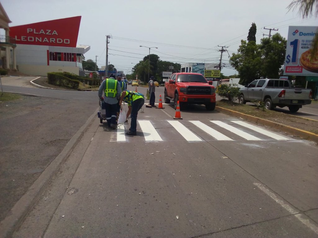 👏🏻👏🏻 Para beneficio de la comunidad se pintó el paso peatonal🚶🏻‍♂️en el Paseo Enrique Geenzier frente a la Policlínica Dr.Roberto Ramírez De Diego🏩 de la <a href="/CSSPanama/">CSSPanama</a> 

☝🏻Todos esto se realizó bajo la dirección de la #ATTTHerrera

#UnidosLoHaremos✅