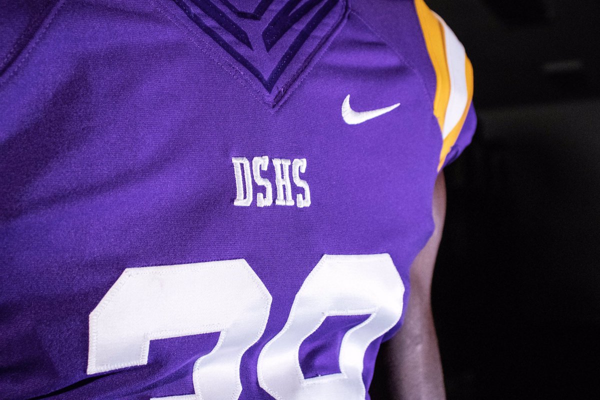 dsjacketstv's tweet photo. SNEAK PEEK 📸: Preview of our 2019 Denham Springs football uniform reveal. 🔥

Video will be dropping next week... https://t.co/A4c0K1PxUq