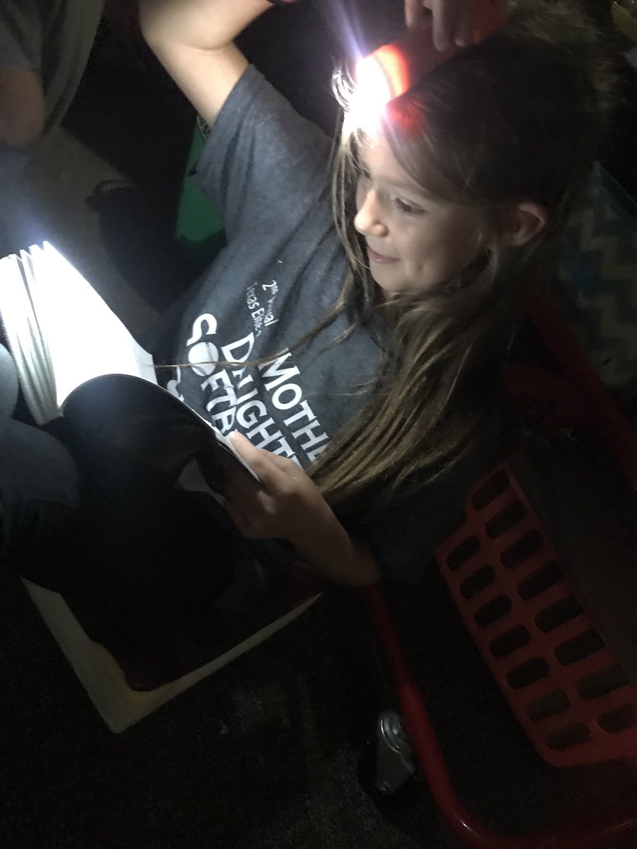 mrslenigsclass's tweet photo. First Flashlight Friday of the year! @mcegators #BrandOurGreen https://t.co/e5SeT0YTQq