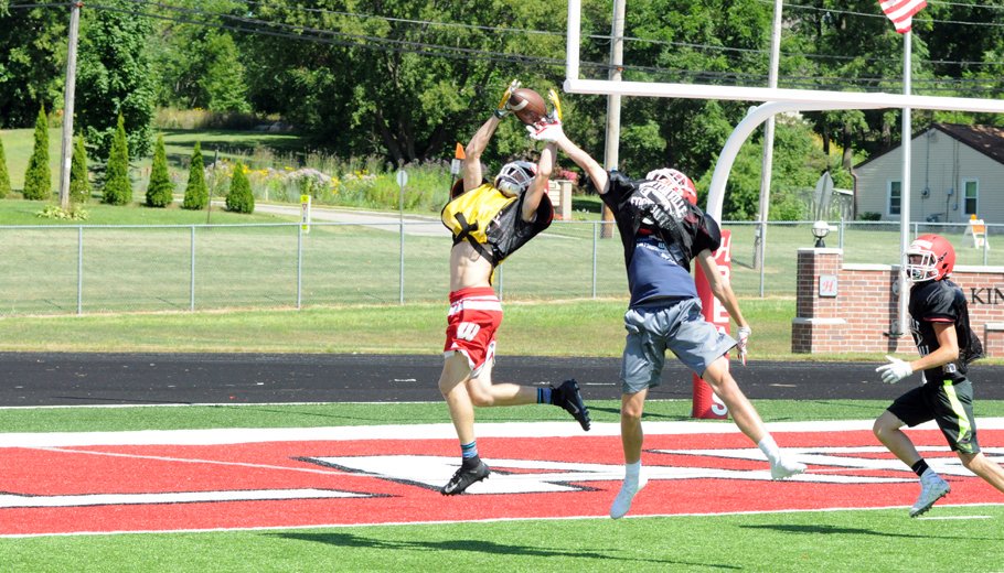 PressStarSports's tweet photo. The @PolarBearFBall team returns to the field tonight to begin the 2019 season. https://t.co/WOTCqDFbPy https://t.co/TC8huNTSzY