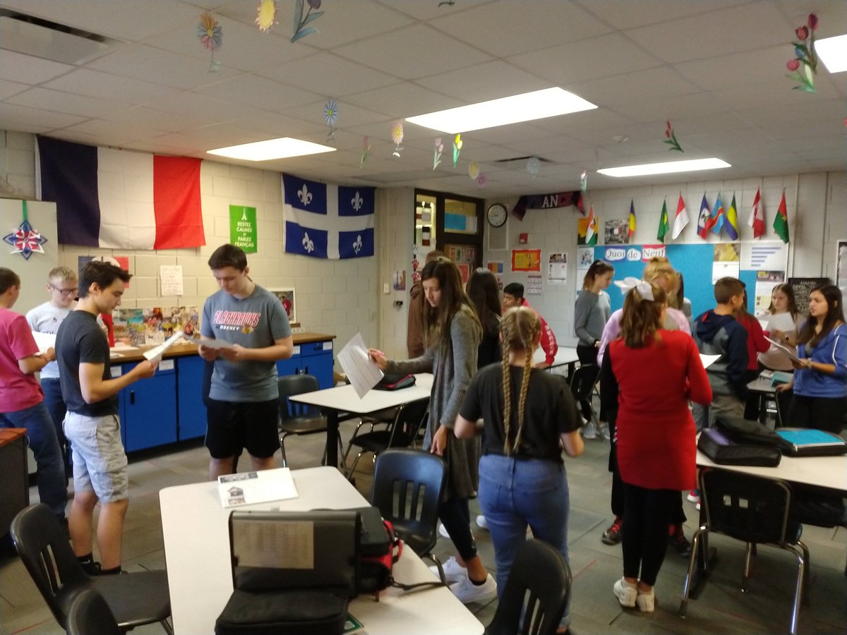 MrLovelysClass's tweet photo. French 1 students working on their conversation skills. https://t.co/MbpqeB0erX