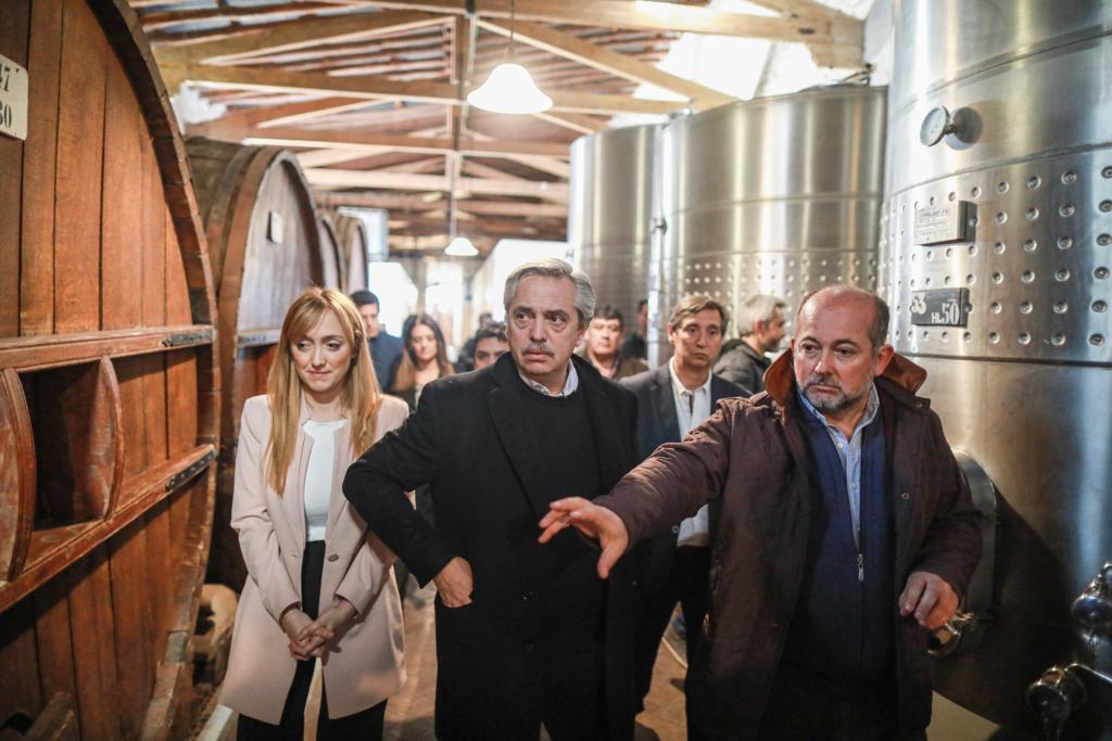 No concibo un país sin economías regionales pujantes y sé lo que significó para Mendoza la caída del consumo de vino durante estos años.

Debemos generar condiciones para que los productores vitivinícolas recuperen la rentabilidad y el vino vuelva a la mesa de los argentinos.