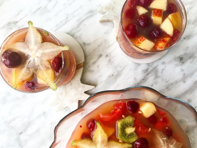 nudefruitcanada's tweet photo. TGIF! Lovable Sour #cherries sangria, weekend we are ready!
*****************************************************************
#FruitIsBetterNude #farmtofreezer #localfoodwhatevertheseason #frozenisthenewfresh #thejoyoffruit #nudefruit #frozenfruit #frozenfood #ontario https://t.co/6vAJDQNpt2