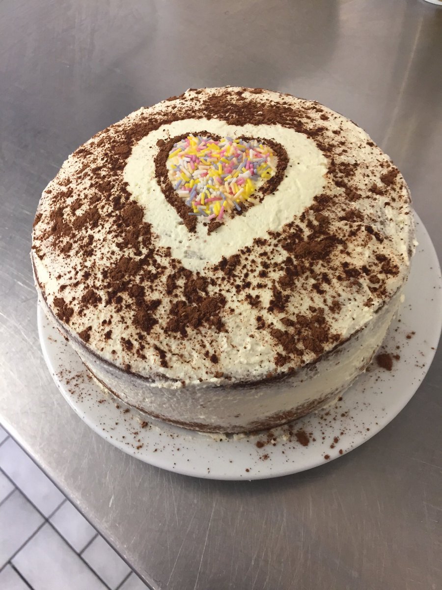 windsor_care's tweet photo. Friday morning baking. What a beautiful cake. Made by the residents and decorated by our brilliant senior Ilze 👏🏻🎂#Activities# https://t.co/sGIaMk7p0u