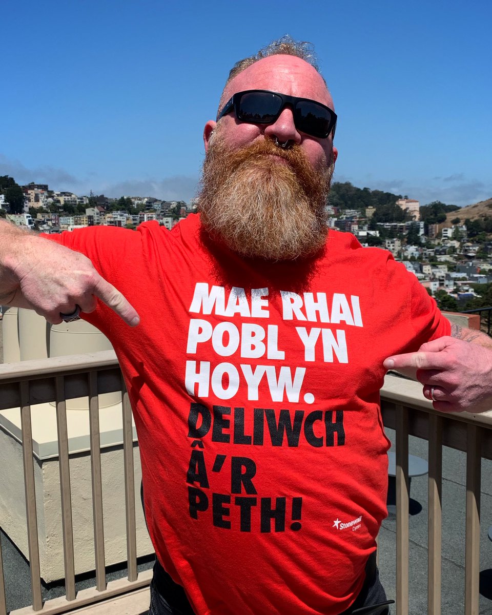 EricMunro's tweet photo. Brynes i hwn yn y steddfod — Happy Pride Cardiff! @cardiffpride @stonewallcymru https://t.co/PSvGiRG1du