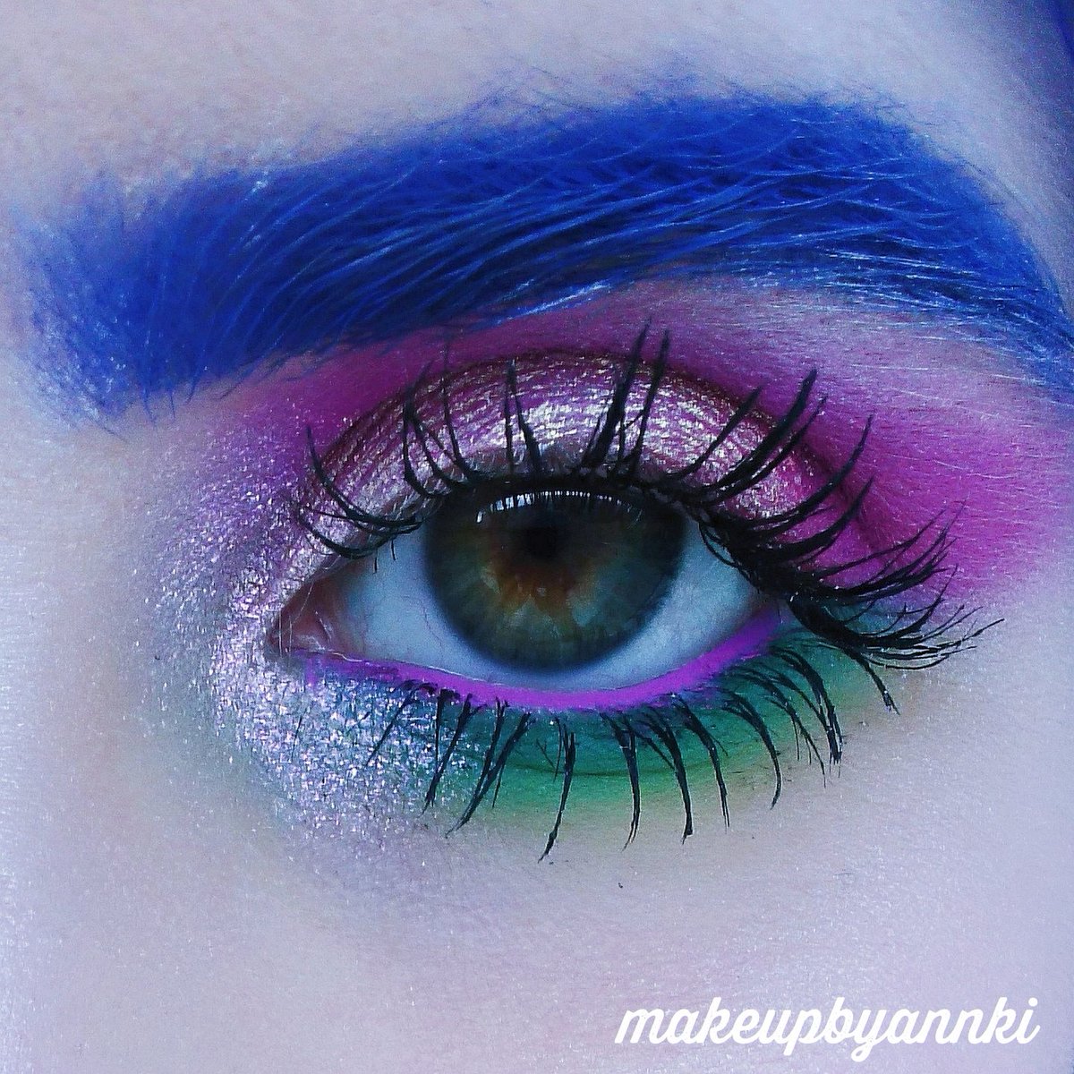 makeupbyannki's tweet photo. Close ups💗💚✨
👀 @SeptemberRoseCo Slush 1
@devinahcosmetic Pixy Stix &amp; Runts
@ColourPopCo Insomniac
#makeupbyannki #brightmakeup #colourfulmakeup #septemberrosecosmetics #slushpalette #devinahcosmetics #devinaheyeshadows #multichrome #glittermultichrome #colourpopcosmetics https://t.co/or733s9oQx