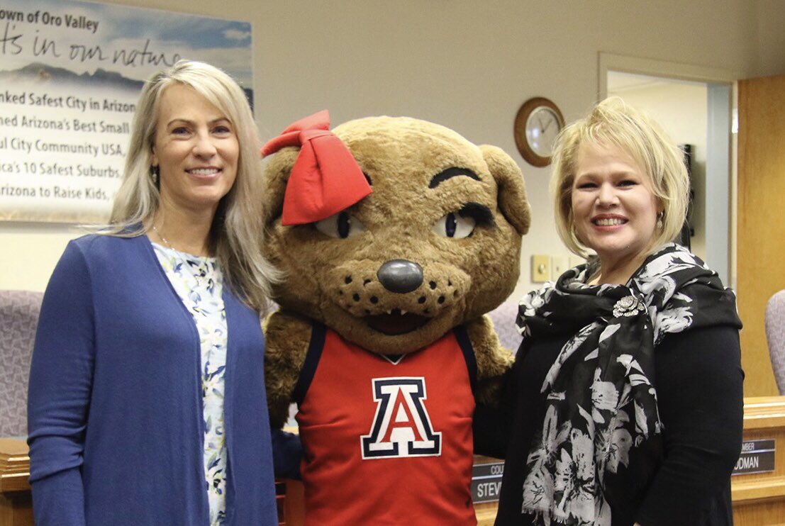MaryJacoAZ's tweet photo. @UArizonaPres you’re lucky @OroValleyAZGov is such a good friend and partner w/the @uarizona since you stole our amazing CFO! Take good care of Stacey Lemos, your new Asst VP for Financial Svcs. Bear Down! https://t.co/V20y1Uiaox