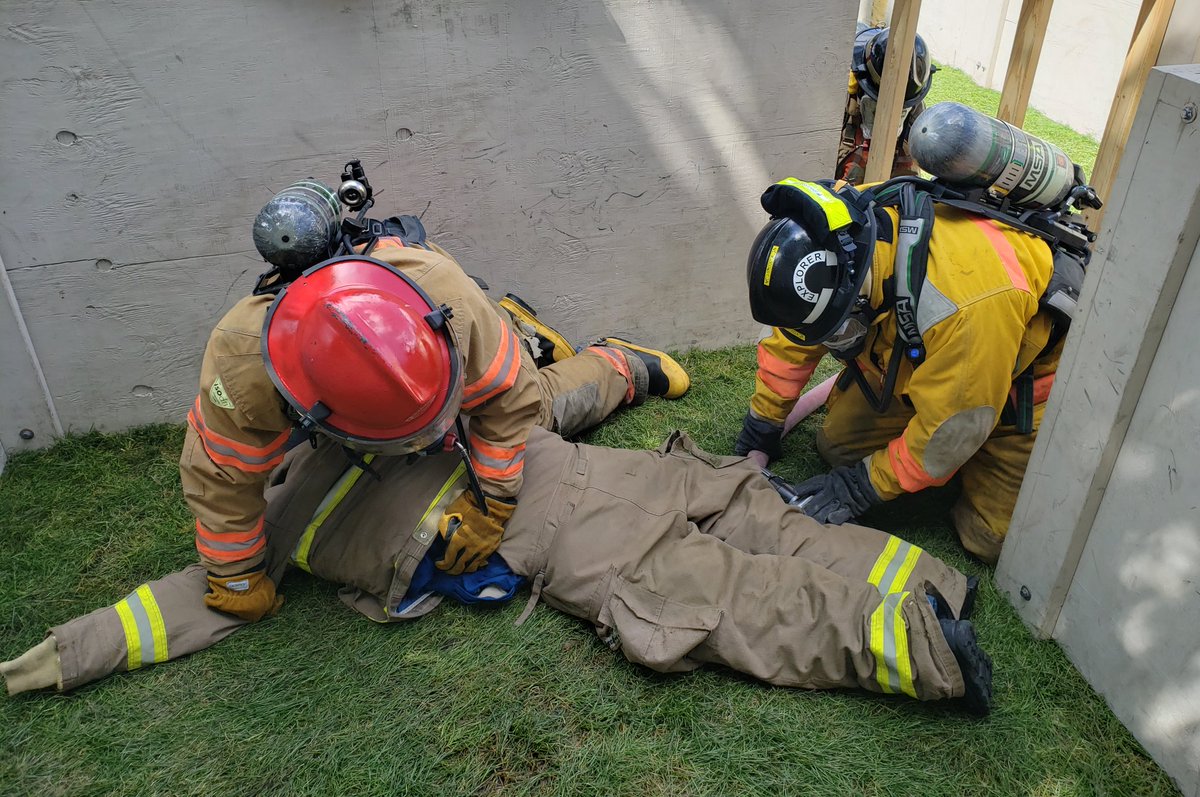 VirginiaFDMN's tweet image. VFD Explorer John Stodola teamed up with the St. Paul Fire Explorer team in several competitive events at the Governor's Fire Prevention Day at the Minnesota State Fair. Pictured are the search and rescue and fire prevention portions of the multi-event competition. #fireexplorers