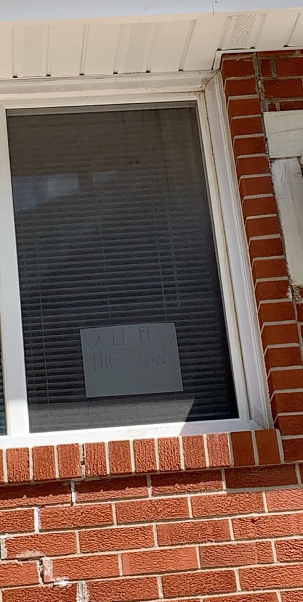 DylPickle22's tweet photo. Finally. Good neighbors 🙏🏻 https://t.co/rccEpgOXVF