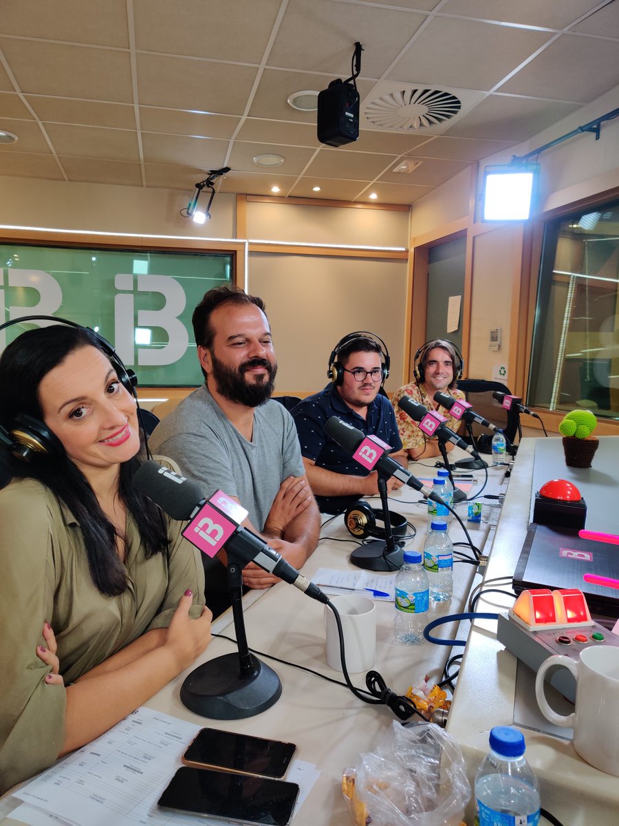 fdhib3's tweet photo. Ara a @IB3radio Fora d'hora #JeroniObrador #NachoLaborda, @sergimoyano_,
@soynuriasosa @desenmarco i @JuliafrauSM https://t.co/seogJX0Pq6