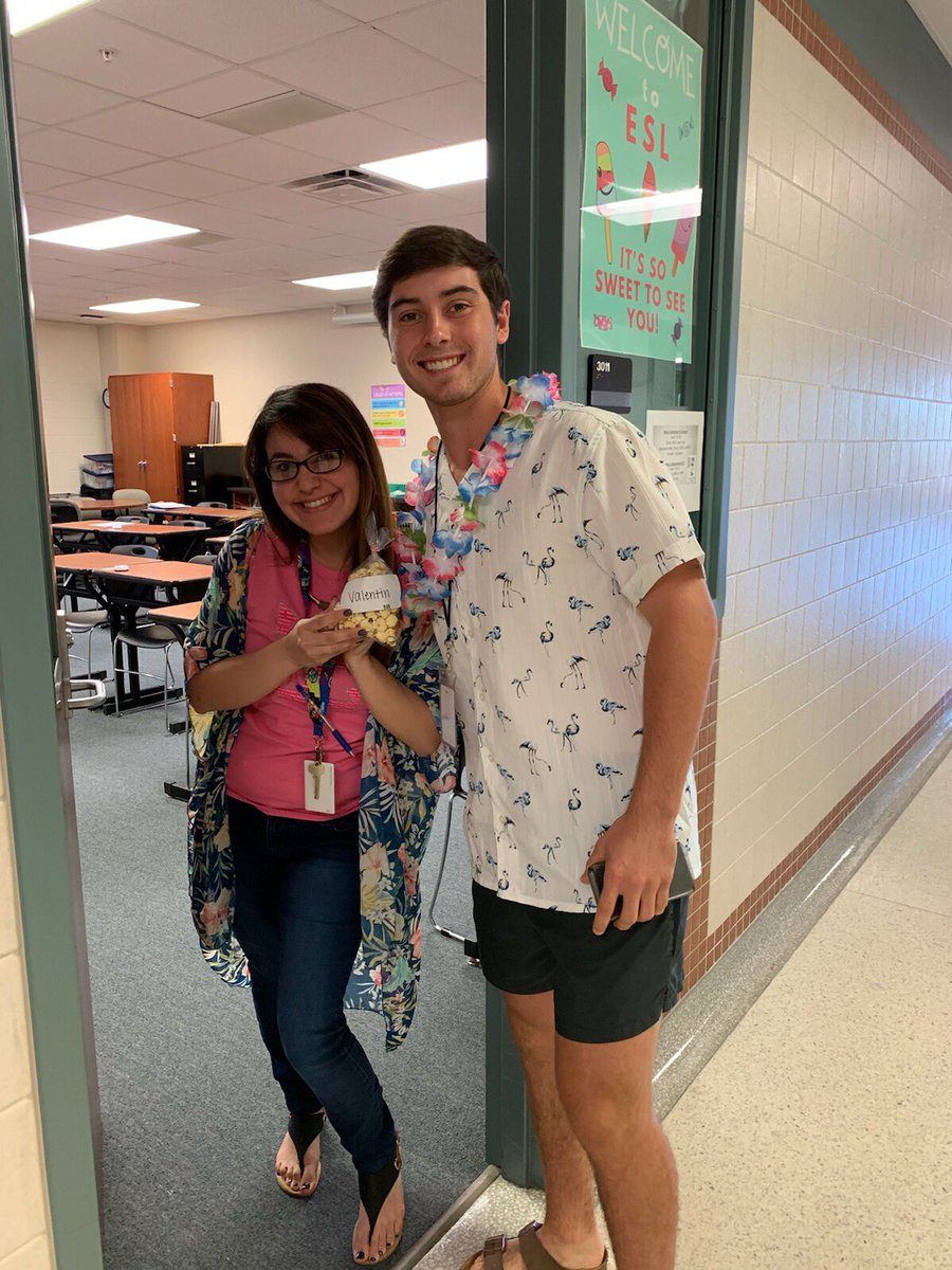 STUCOHeath's tweet photo. StuCo loves welcoming our new staff members with @PopcornPapa
We are so happy you’re here and thankful for what you do!
#wintheday #BetterTogether #iloverisd #heathhawks https://t.co/zYIDB1ntEq