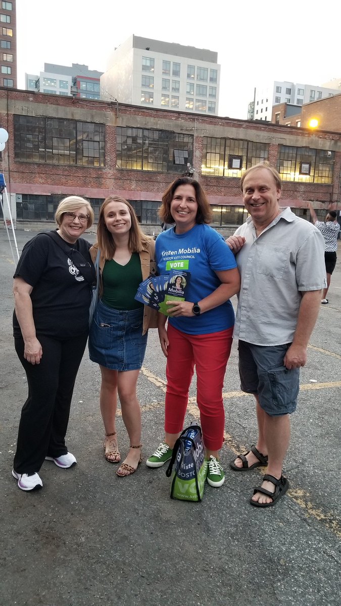 kristenmobilia's tweet photo. Campaigning is loads of hard work and FUN! Great to spend time with friends and neighbors at #community events or out door knocking - thanks for the continued support!!! #bospoli #VOTE #VoteSept24 #BostonCityCouncil #District8 https://t.co/GmILVmUntb