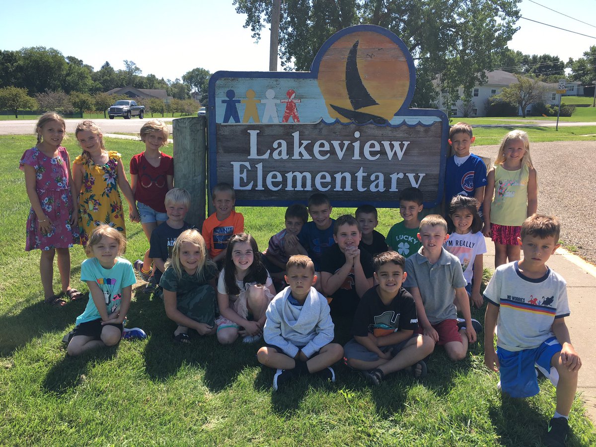 MrsKritsch's tweet photo. It was a great first day in second grade! https://t.co/5AFzrhjxWM