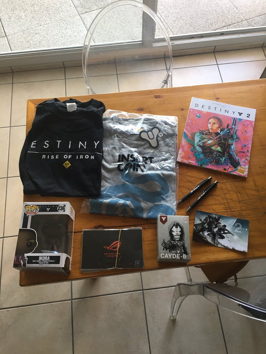 Mr_Rorah's tweet photo. Un grand merci pour ce week-end de Stream #VSPARTY @Scalap77 Colis bien reçu! 🔥🔥🔥#Destiny2 #Targus #Goodies https://t.co/7CSZpNxPqb