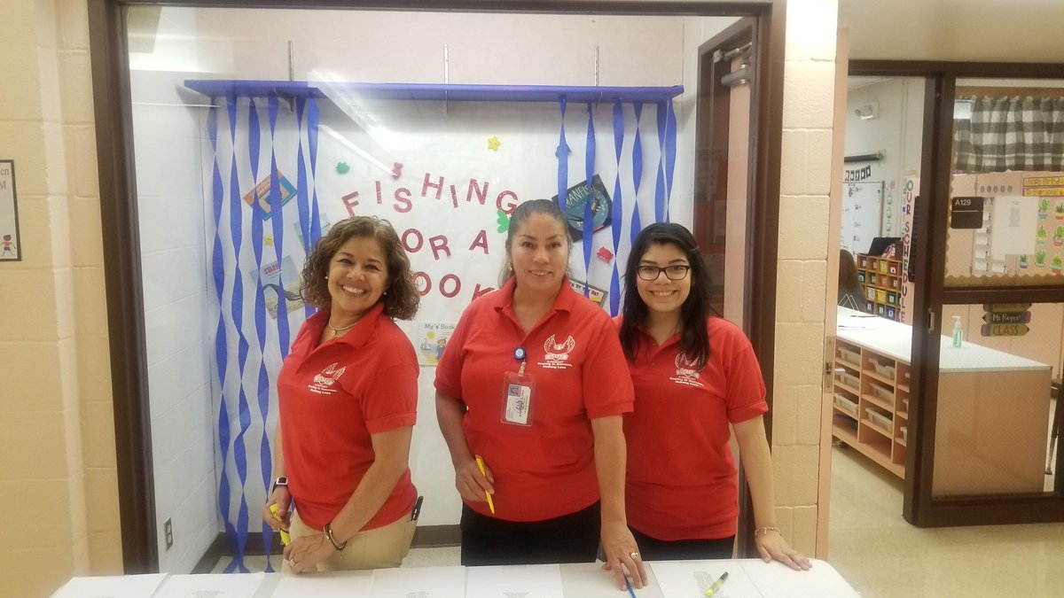 MissKBell1's tweet photo. Had a wonderful time meeting the parents and students at Oates Elementary. We're off to a great start. @MelissaMelchor8 @HoustonISD https://t.co/q6NalUmA3C