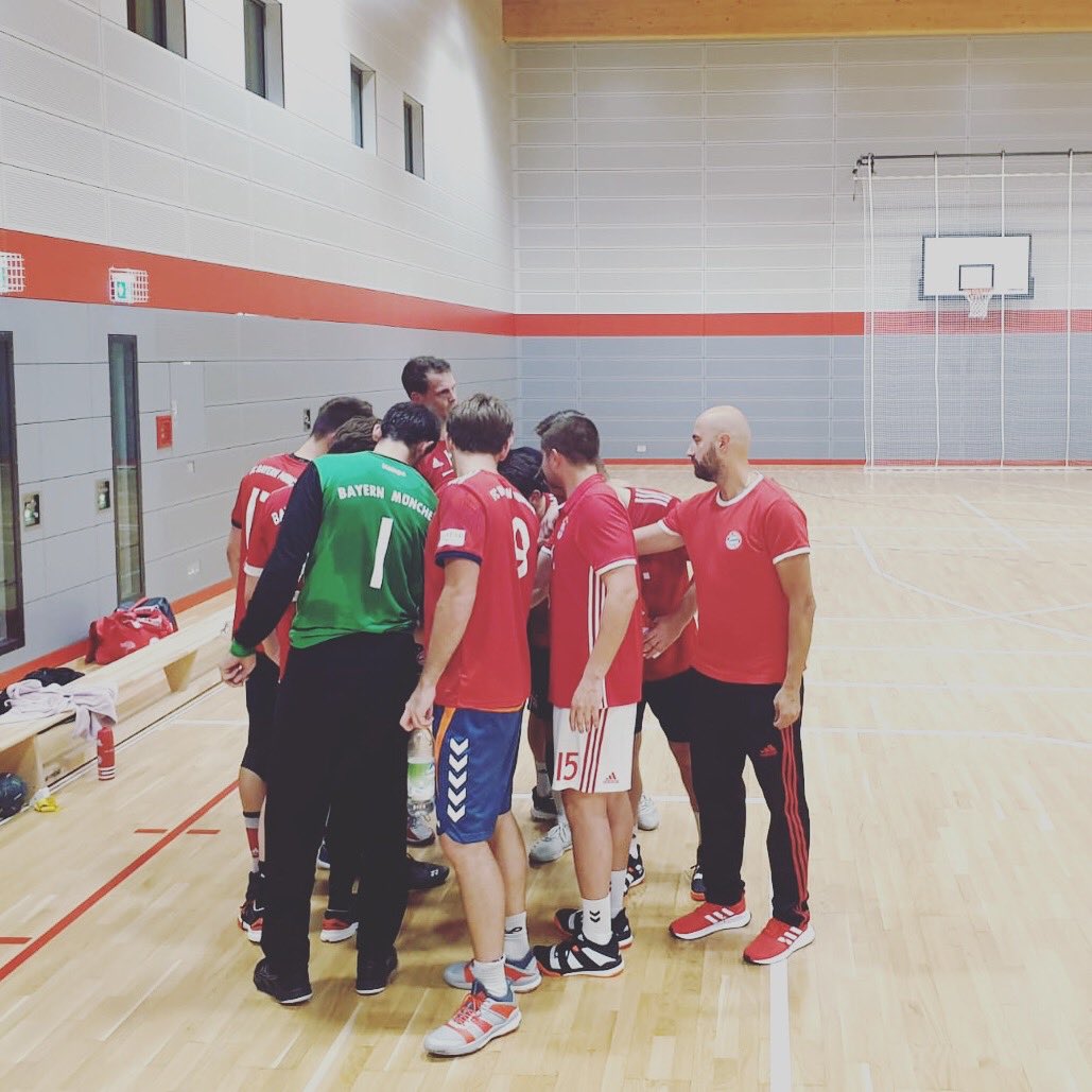 Die #bazis bestritten heute den nächsten Test: gegen Viertligist „Füchse“ Weilstetten muss man sich 25-32 geschlagen geben. Angesichts der dünnen Personaldecke ein achtbares Ergebnis, das wieder einmal zeigt, dass die Bazis auf Kurs sind. #immerweiter #miasanhandball #miasanbazis