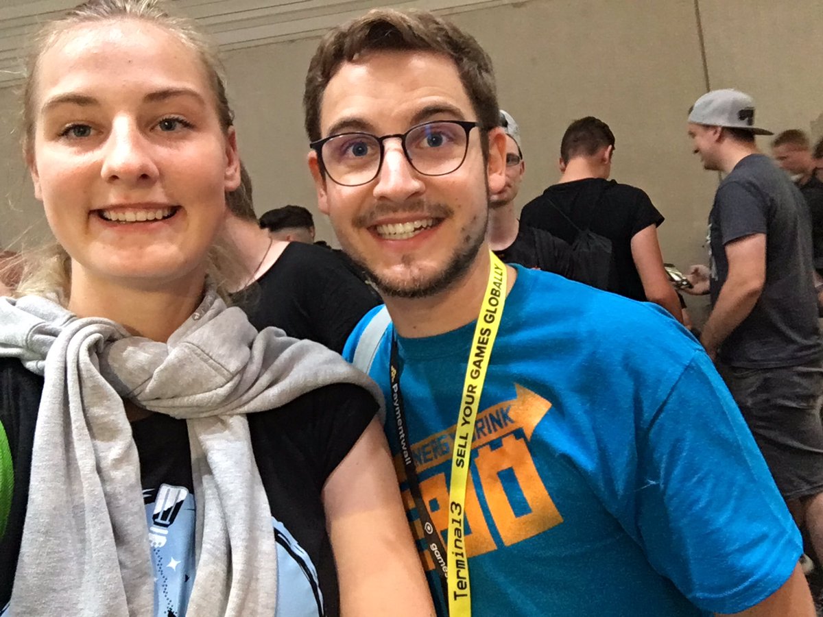 melinxxxa's tweet photo. Danke für zwei Pietsmiettouren, geile Gamescomshows und natürlich die tägliche Unterhaltung 💚 Super lieb, dass du dir Zeit für uns genommen hast @kessemak2  #pietsmiet #hairevolution https://t.co/U5GXu3mSWB