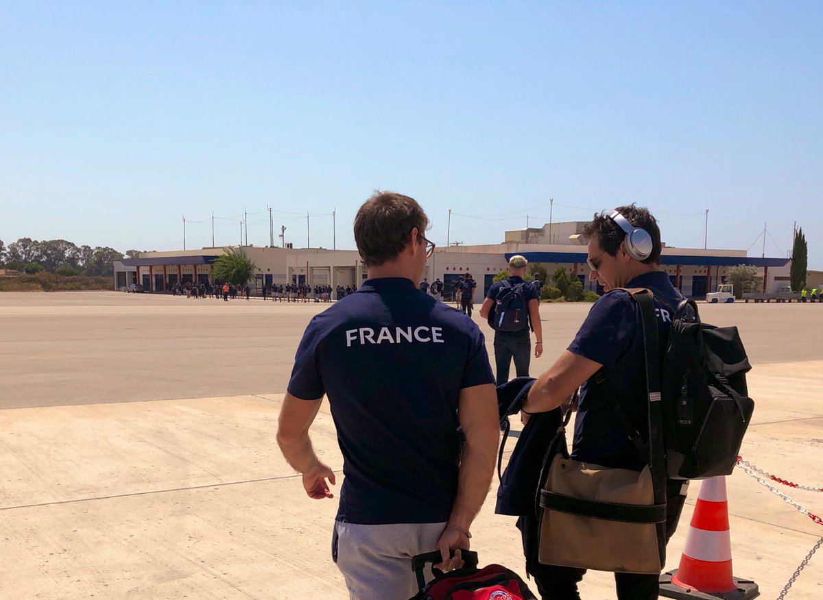 EquipeFRA's tweet photo. 🛬 Les Bleus ont atterri en Grèce en début d’après-midi, sous un grand ☀️...
Ce soir, première réunion de staff 📄...
L’équipe de France se met en place pour ses Jeux méditerranéens de plage ! #Patras2019 #JMP2019 #espritbleu https://t.co/hGHkDDHqpm
