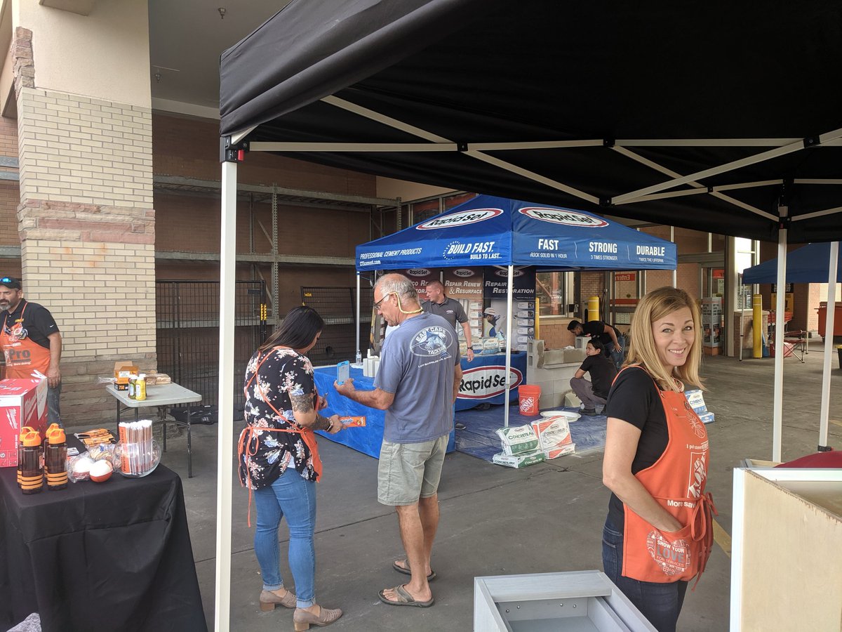 THDNick's tweet photo. Awesome Pro Recruiting event today at Store 1532 Stapleton. Thank you for your partnership AND for the table right beside the HOT DOGS! Does it get any better? Nope.
#CapacityIsKing
@TamaraHDI @TienNgu95693256 @Bowie_HDE @RandyTHDCredit @philpot_jeff @DerekTHD @THDYuda https://t.co/gsrxXwKx5B