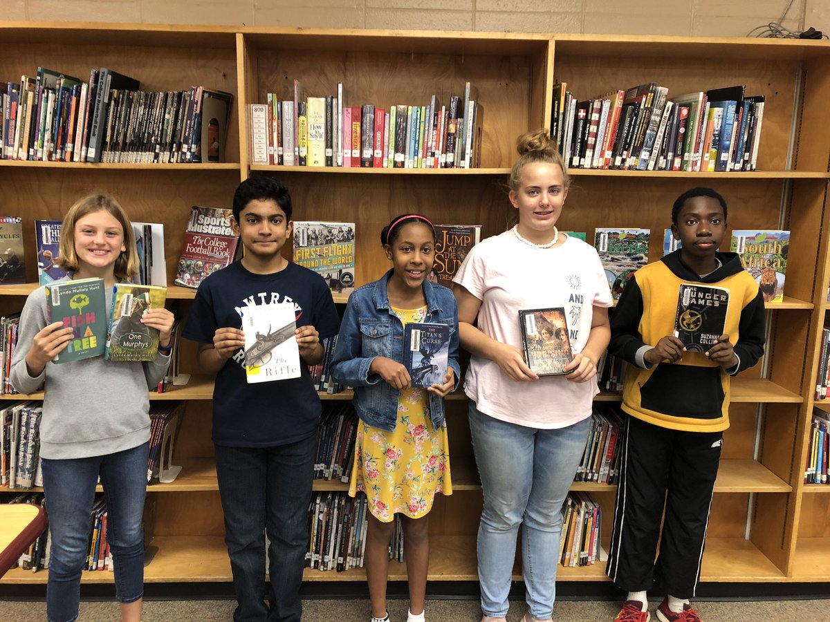 AwtreyCLC's tweet photo. Celebrating Reading today...rewarded students who logged 25 or more hours reading this summer with a pizza party! @AwtreyVikings @afoster68 #AwtreyReads #ReadersAreLeaders https://t.co/DxfFYn9IYk