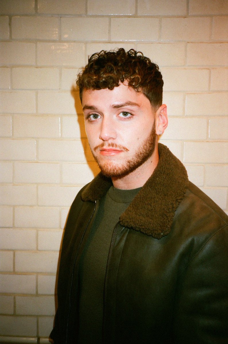 bazzi's tweet photo. : ) https://t.co/oarv1mQTgo