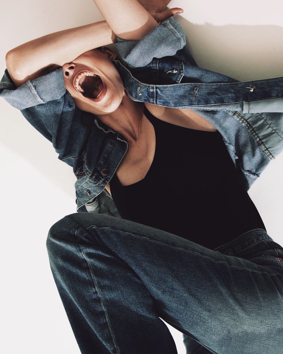 cocorocha's tweet photo. This is exactly why I have a bad back after every https://t.co/9qzdVSmyhI I teach!! Our 2020 dates are out now! #StudyOfPose #AdvancedModelMove #CocoRochaModelCamp https://t.co/IDlEEzIN6J