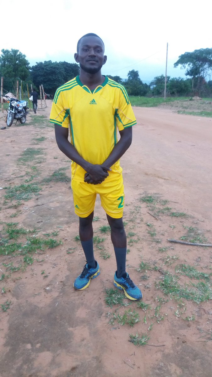 saf_fitaba's tweet photo. Nouvelle recrue de #Sintaly pour la première fois il a fait une belle prestation je sais pas si c'est parce que y'avais un #Podha à côté et des belles meufs @ssintaly réponds https://t.co/fVBPWPgLlM
