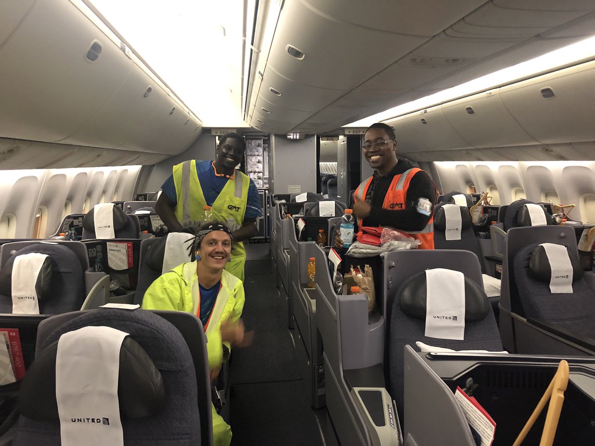 GATAGSTeam's tweet image. Late night RON cleans in MCI #prideinwork #GAT #WeAreGAT #smiles Keep up the great #customerservice