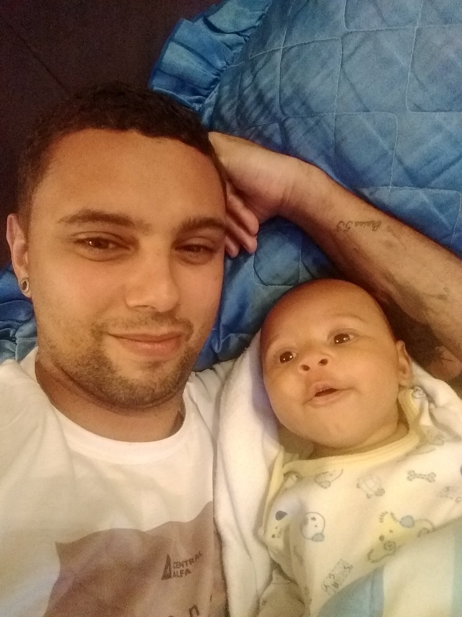 LozorioRobson's tweet photo. A procura de um emprego
Filho de um mês, tô precisando https://t.co/JWJDjUysbd