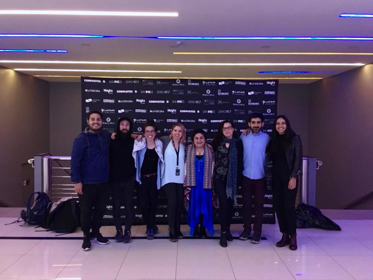 NieblaProd's tweet photo. Gracias totales! Ayer en @SANFICFESTIVAL fue el estreno nacional de #PerrosSinCola, de Carolina Quezada y realizada por un equipo aperradísimo. De inicio a fin ha sido un proceso con mucha garra, y por sobre todo queremos agradecerles por acompañar a Carola en esta travesía✨🔥🖤 https://t.co/niF3oSaehA