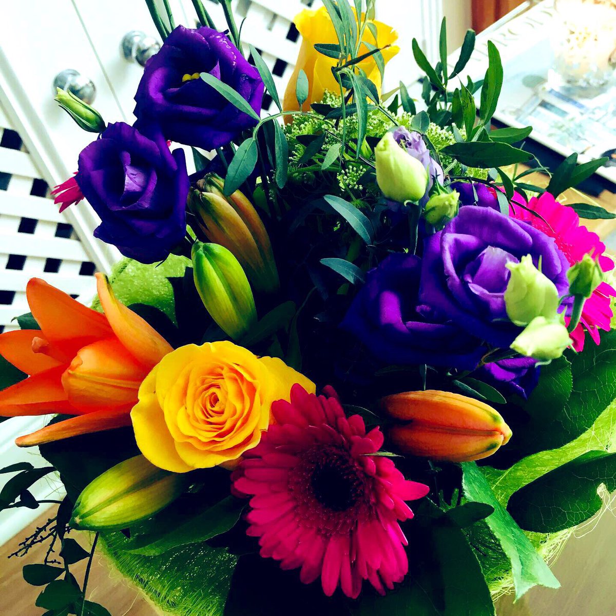 simonnash1980's tweet photo. Felt a bit under the weather for the past few days and so today I decided to treat myself to something colourful 🤔

Thanks @InterfloraUK 💐 

#Interflora #InterfloraUK #SWBlooms #Flowers #Bouquet #Florist https://t.co/Ffzn0Bjx5S