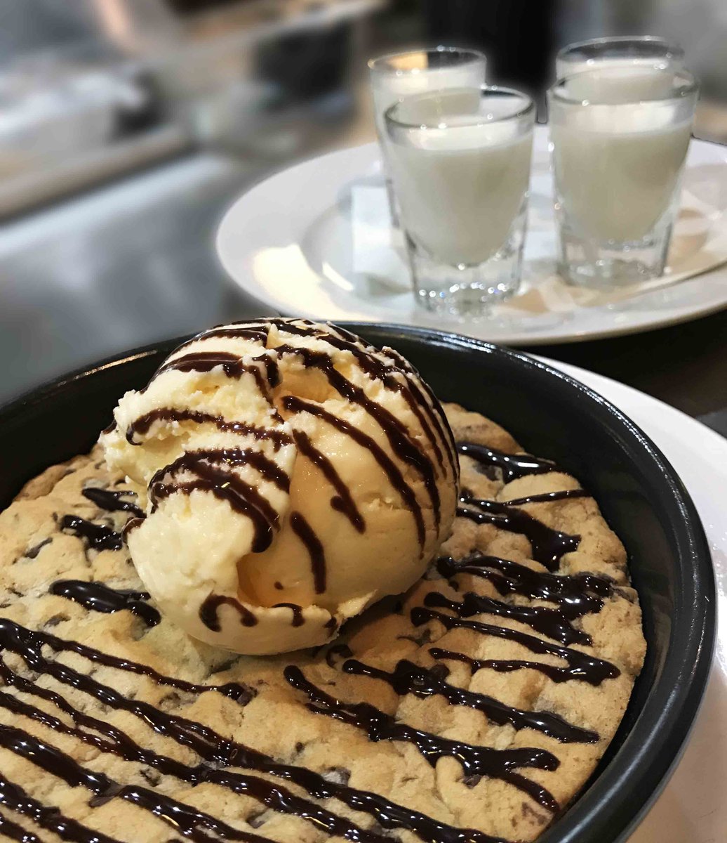 MooreOliveto's tweet image. There’s always room for dessert... right?!
#dessertlovers #alwaysroom #desserTime #yum #mooreoliveto #mooreoklahoma